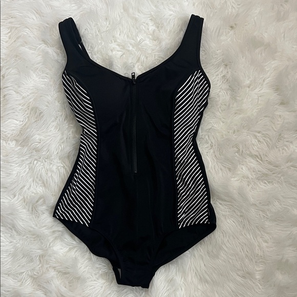 Reebok Black and White Striped One-Piece Swimsuit Size 8 - Picture 1 of 6